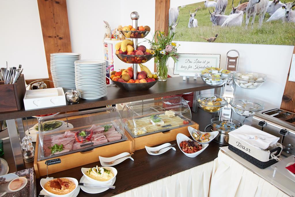 Hotel & Restaurant Seehof Podersdorf am See Bagian luar foto
